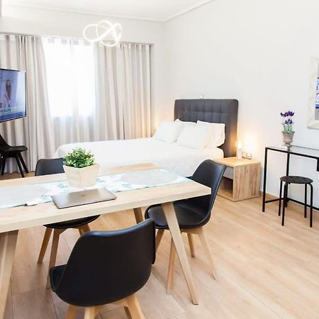 Contemporary And Chic Apartment In Central Atenas Exterior foto
